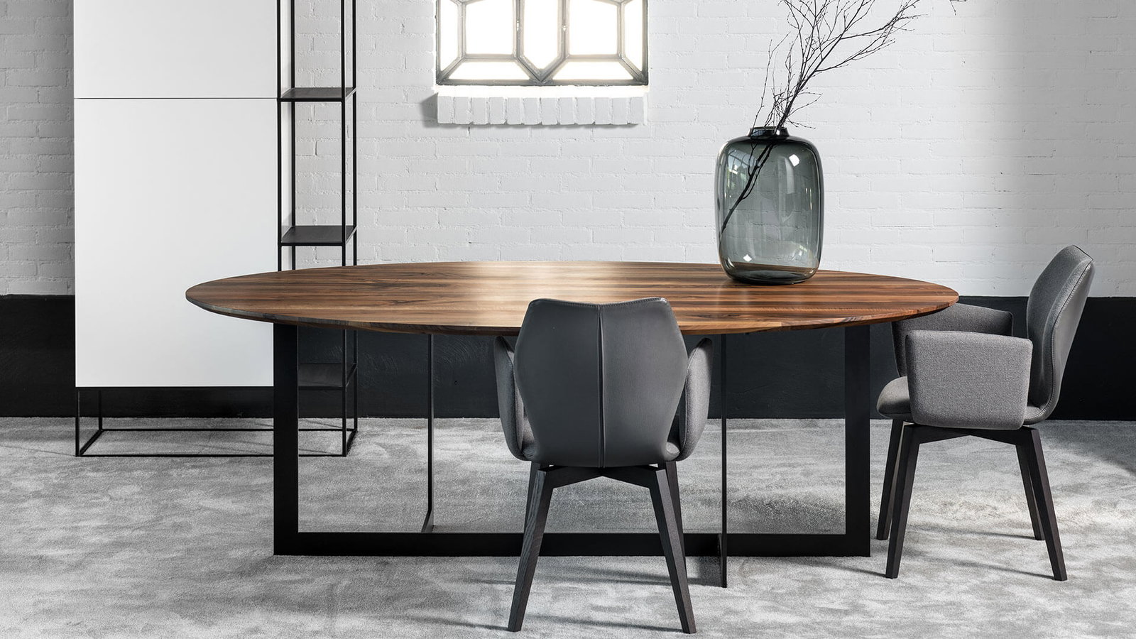 De-Tijd-Wonen-Interstar-Kasten-Eettafel-Ovaal