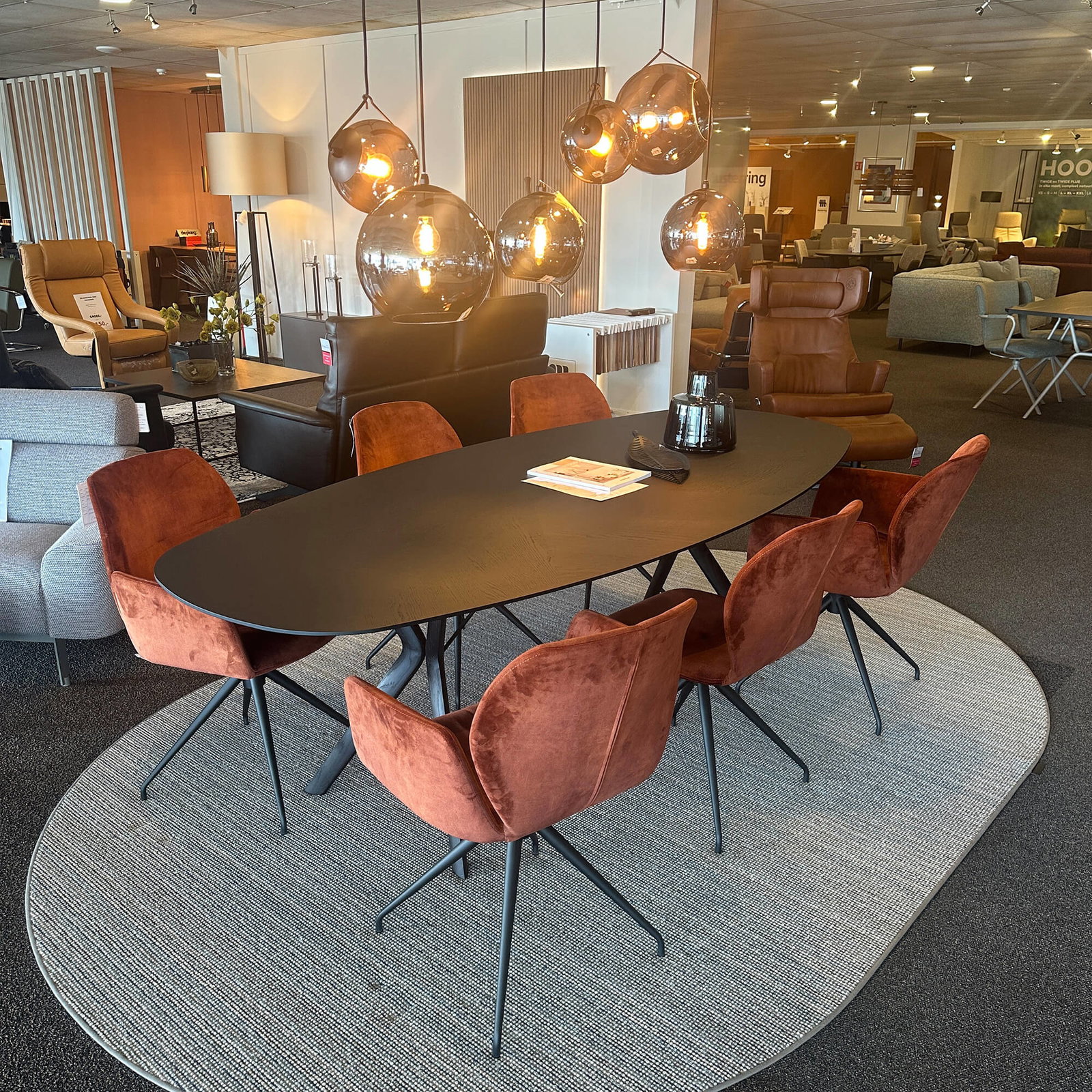 Mobitec - Eettafel Eclipse + 6 eetstoelen Mood
